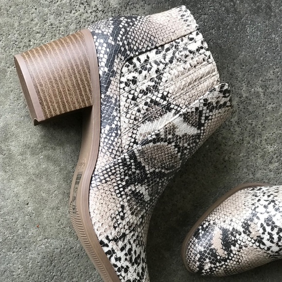 Qupid Topanga Black & White Python Snake Bootie - Picture 2 of 8